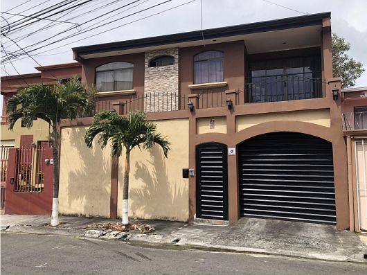 Se vende casa en residencial La Estancia en Tres Ríos
