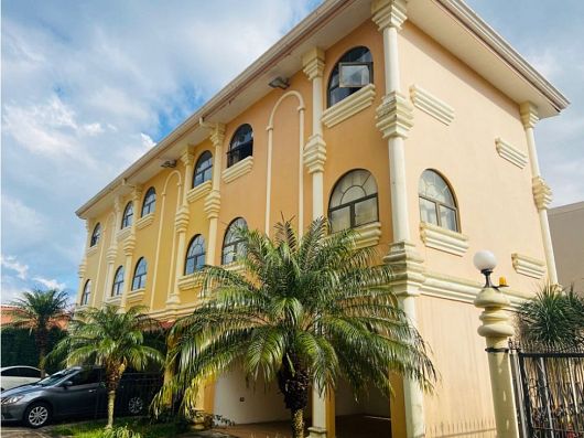 Vendo -Alquilo con Opción de Compra Casa en Condominio Santo Domingo