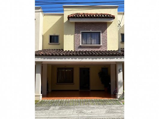 Se vende casa en condominio en Tres Ríos