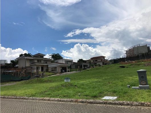 Lote residencial de 716 m2 en condominio a la venta, Brasil de Mora